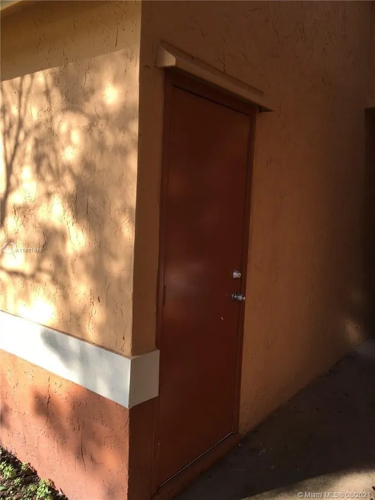 2501 NW 56th Ave # 14, Lauderhill FL 33313