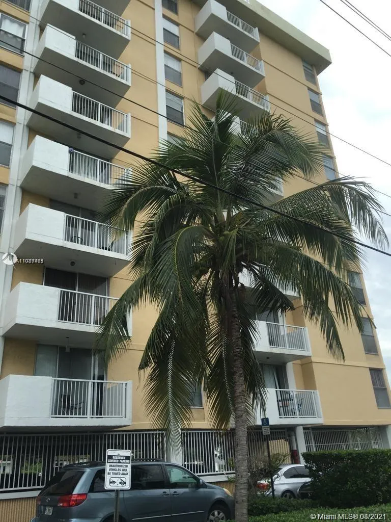 1 bedroom 1 bath for sale at 2020 NE 135th St # 811, North Miami FL 33181