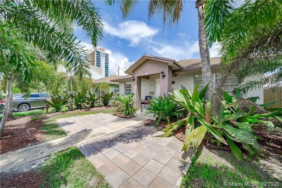 1647 Van Buren St, Hollywood FL 33020