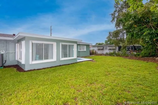 308 S 56th Ave, Hollywood FL 33023