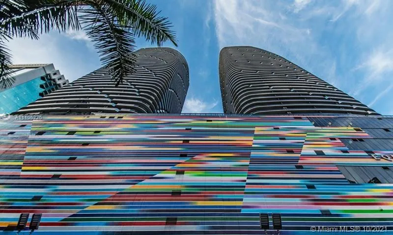 45 SW 9th St # 1005, Miami FL 33130