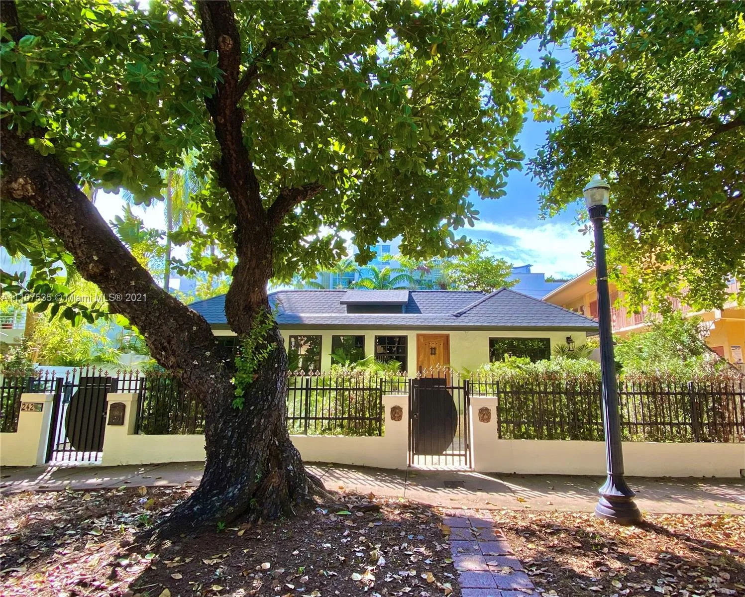 242 Meridian Ave, Miami Beach FL 33139