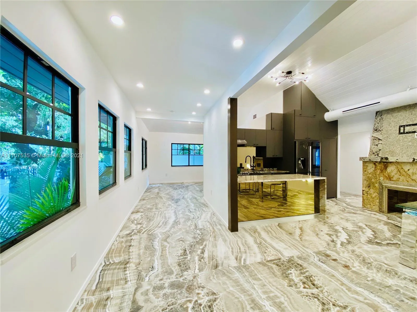 242 Meridian Ave, Miami Beach FL 33139