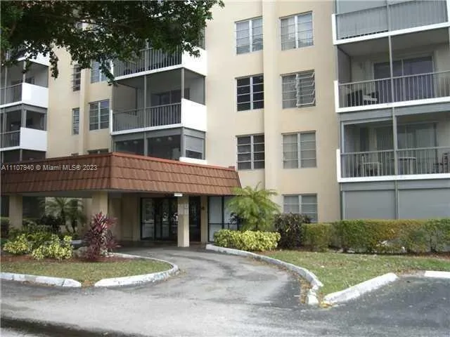 2 bedroom 2 bath for sale at 4158 Inverrary Dr # 411, Lauderhill FL 33319