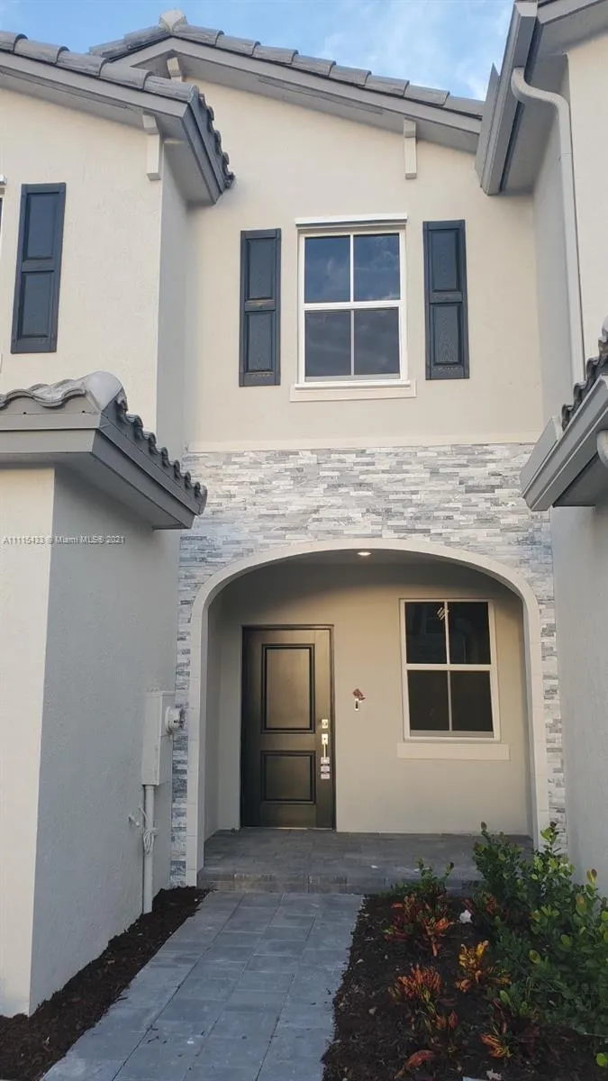 1105 SE 27th Ter, Homestead FL 33035