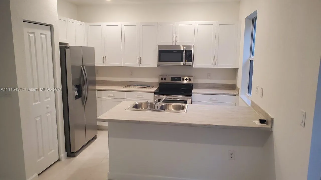 1105 SE 27th Ter, Homestead FL 33035