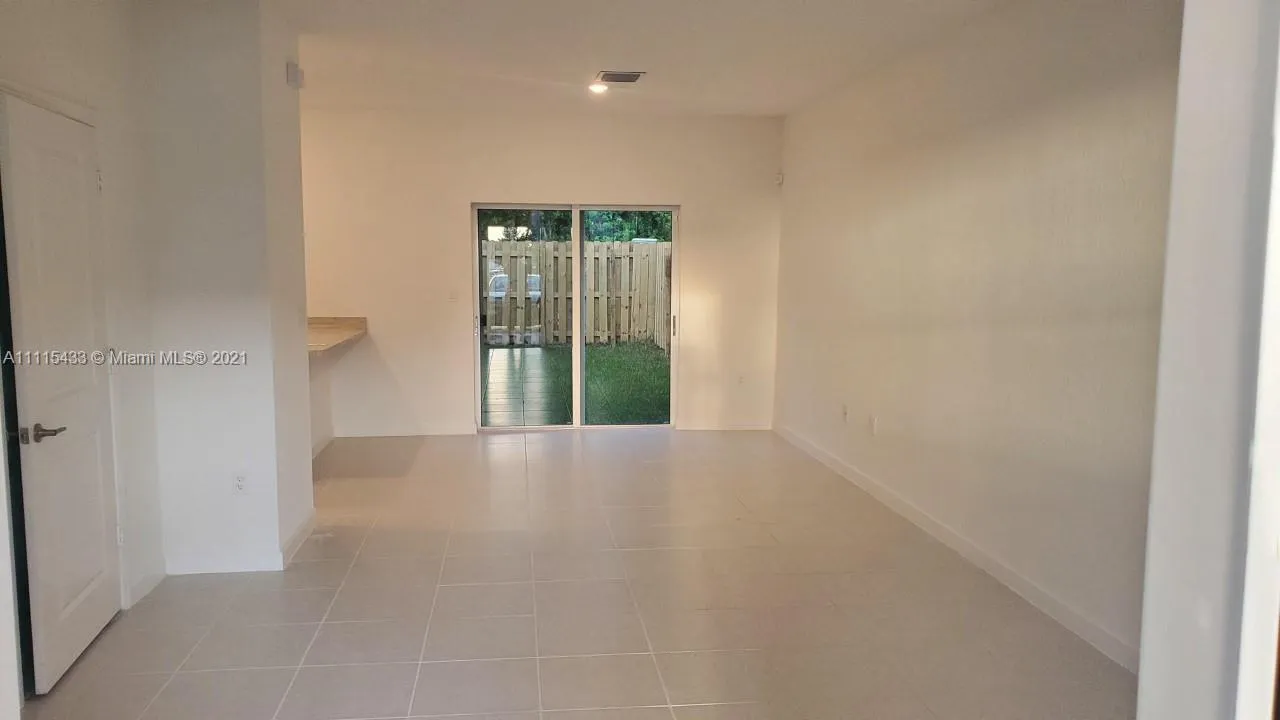 1105 SE 27th Ter, Homestead FL 33035