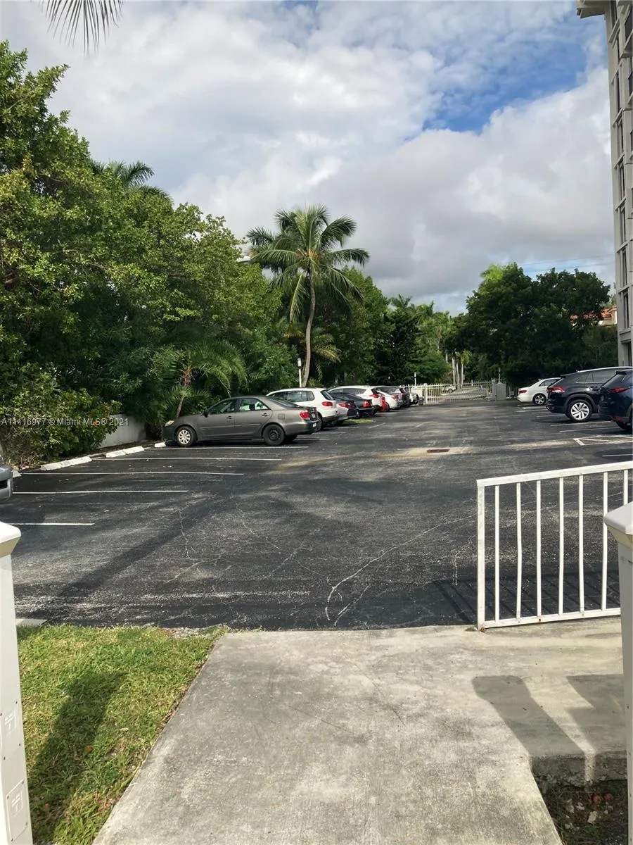 1600 S Bayshore Ln # 8D, Coconut Grove FL 33133