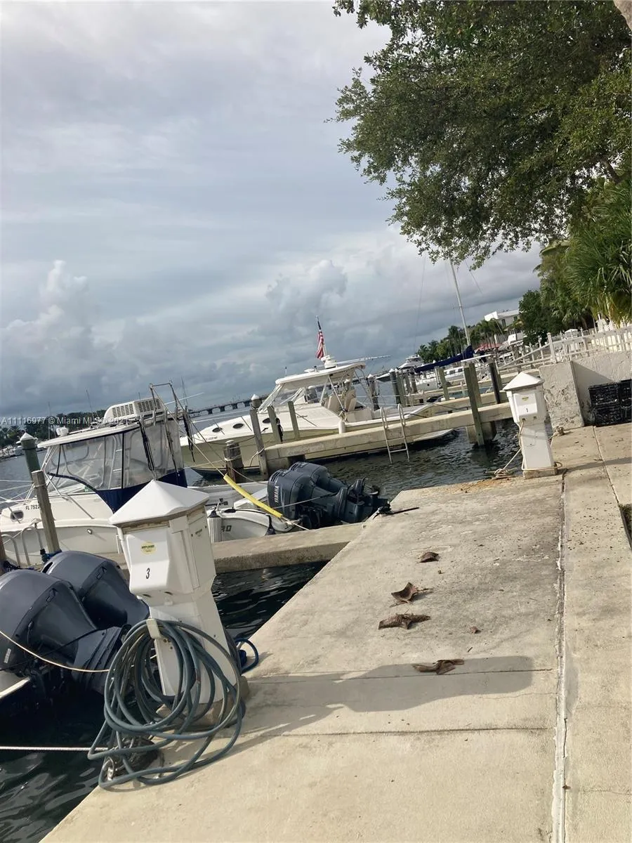1600 S Bayshore Ln # 8D, Coconut Grove FL 33133