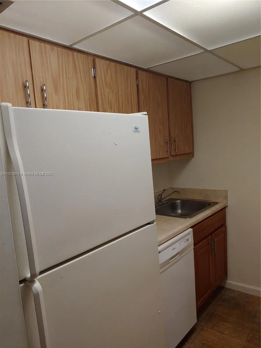 1 bedroom 1 bath for sale at 5821 Washington St # 24, Hollywood FL 33023