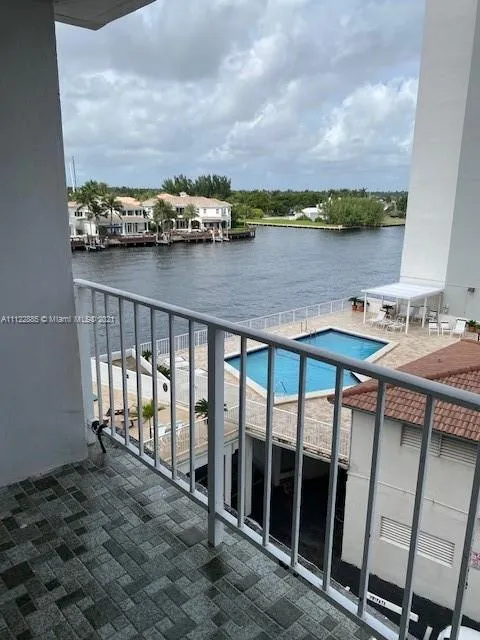 1 bedroom 1 bath for sale at 1410 S Ocean Dr # 503, Hollywood FL 33019