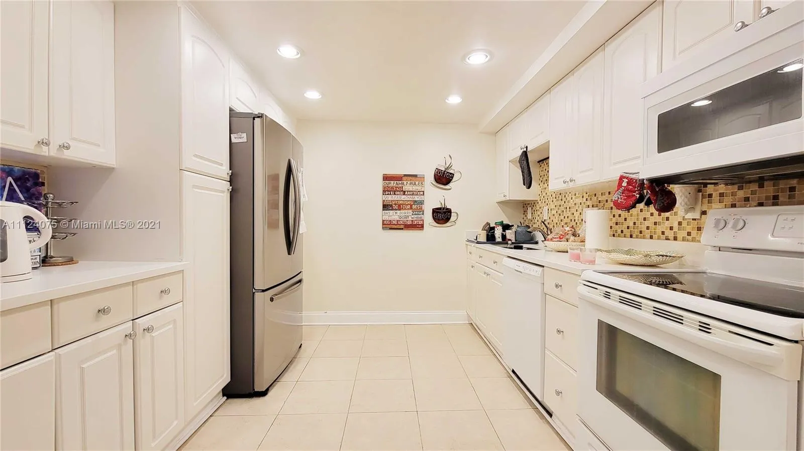 3 bedroom 2 bath for sale at 800 Parkview Dr # 131, Hallandale Beach FL 33009