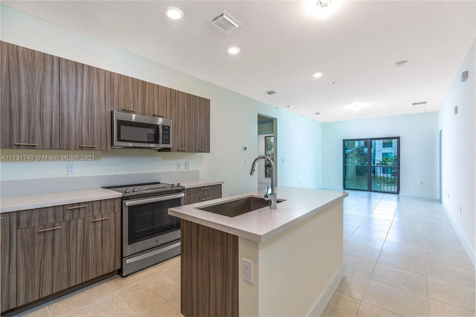 3 bedroom 2 bath for sale at 4636 NW 84th Ave # 22, Doral FL 33166