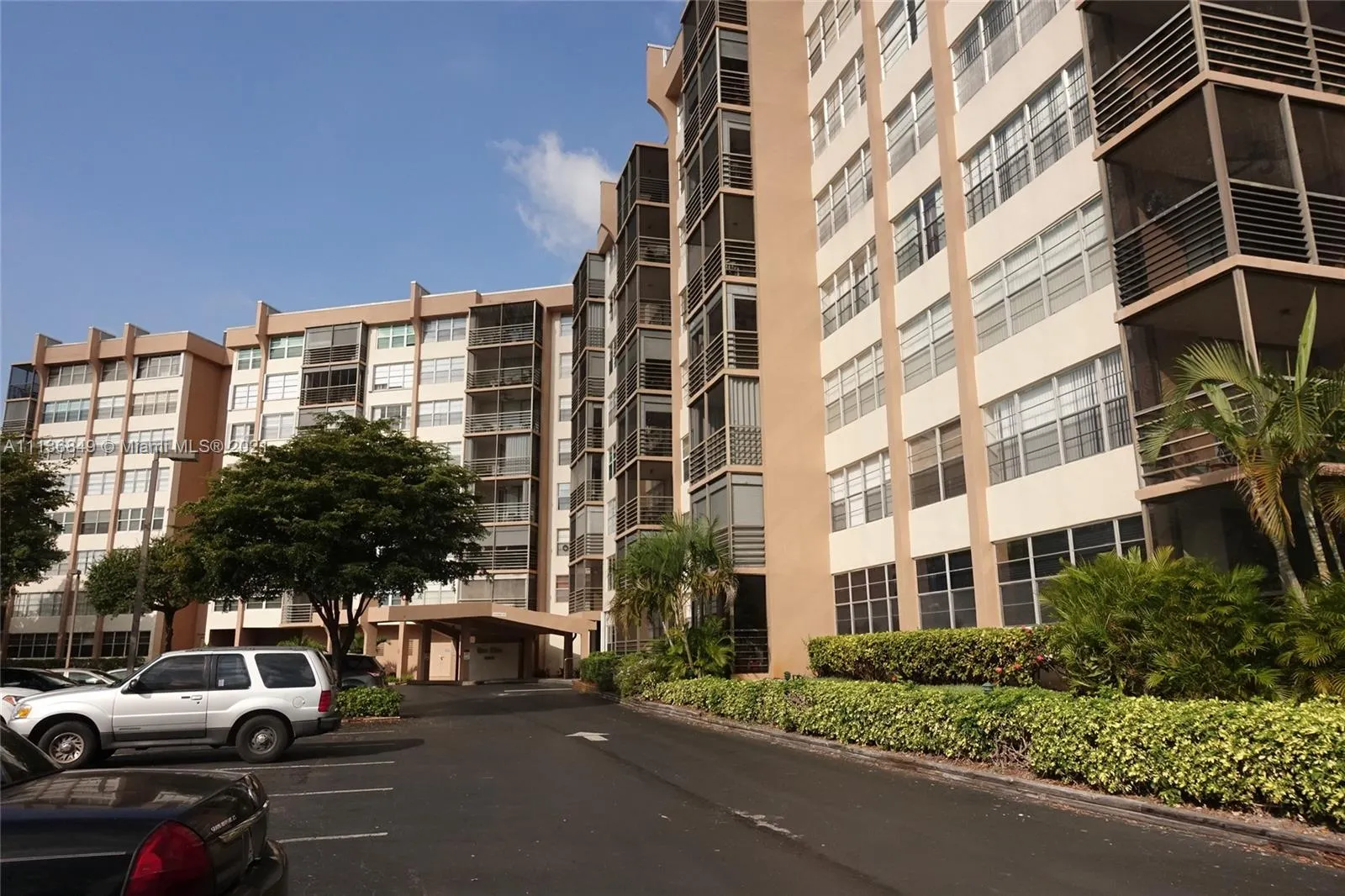 2 bedroom 2 bath for sale at 1000 Saint Charles Pl # 609, Pembroke Pines FL 33026