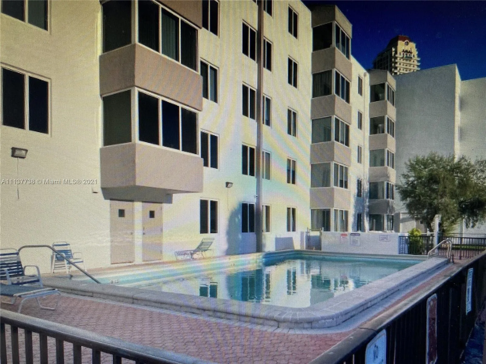 1 bedroom 1 bath for sale at 250 180th Dr # 304, Sunny Isles Beach FL 33160