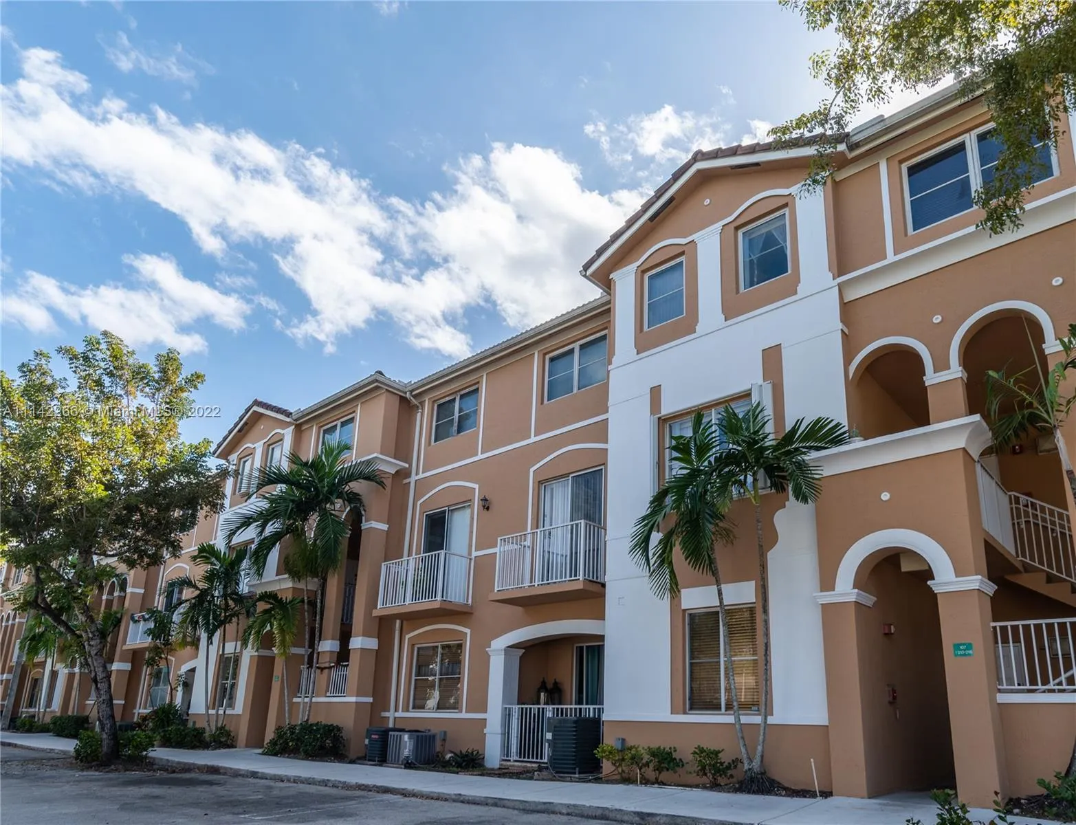 2 bedroom 2 bath for sale at 7080 NW 177th St # 13, Hialeah FL 33015