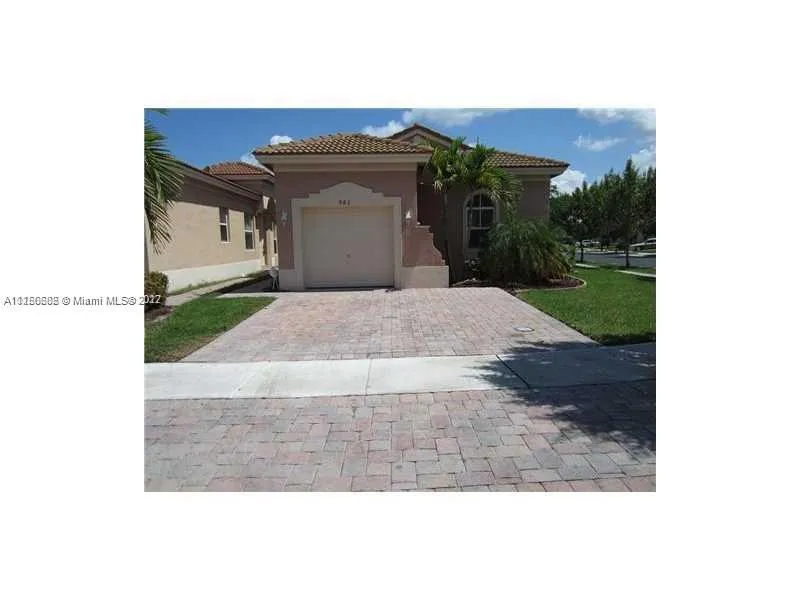 982 NE 37th Pl, Homestead FL 33033
