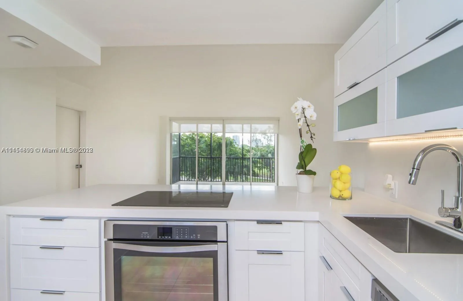 1 bedroom 1 bath for sale at 3301 N Country Club Dr # 410, Aventura FL 33180