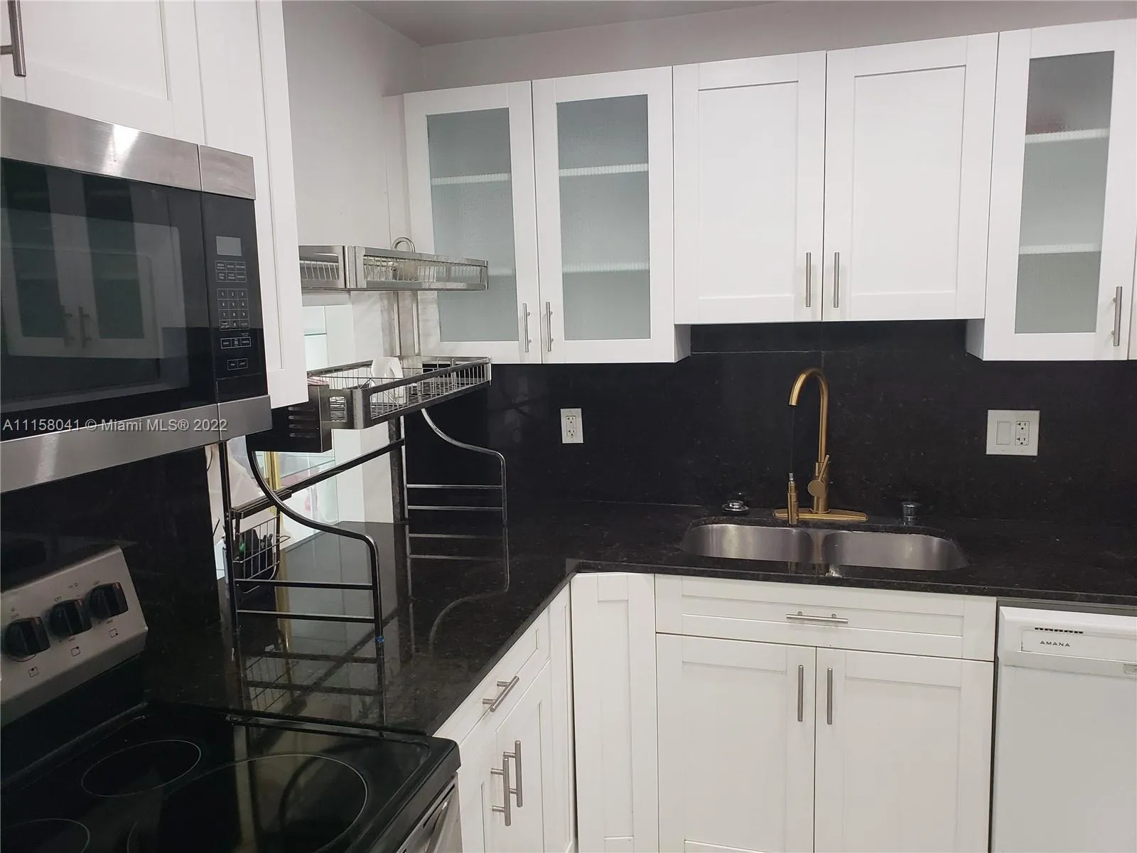 1 bedroom 1 bath for sale at 211 NE 8th Ave # 207, Hallandale Beach FL 33009