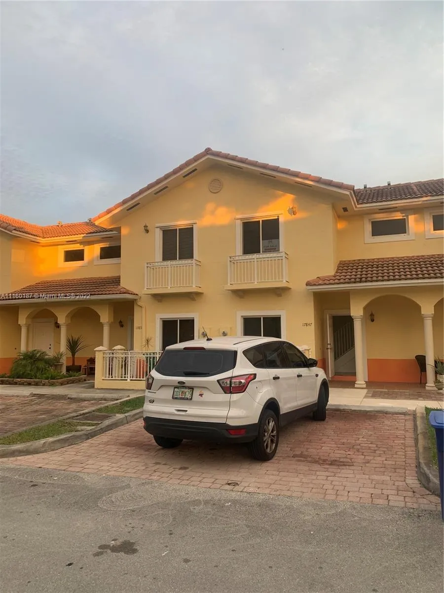17847 NW 74th Path, Hialeah FL 33015