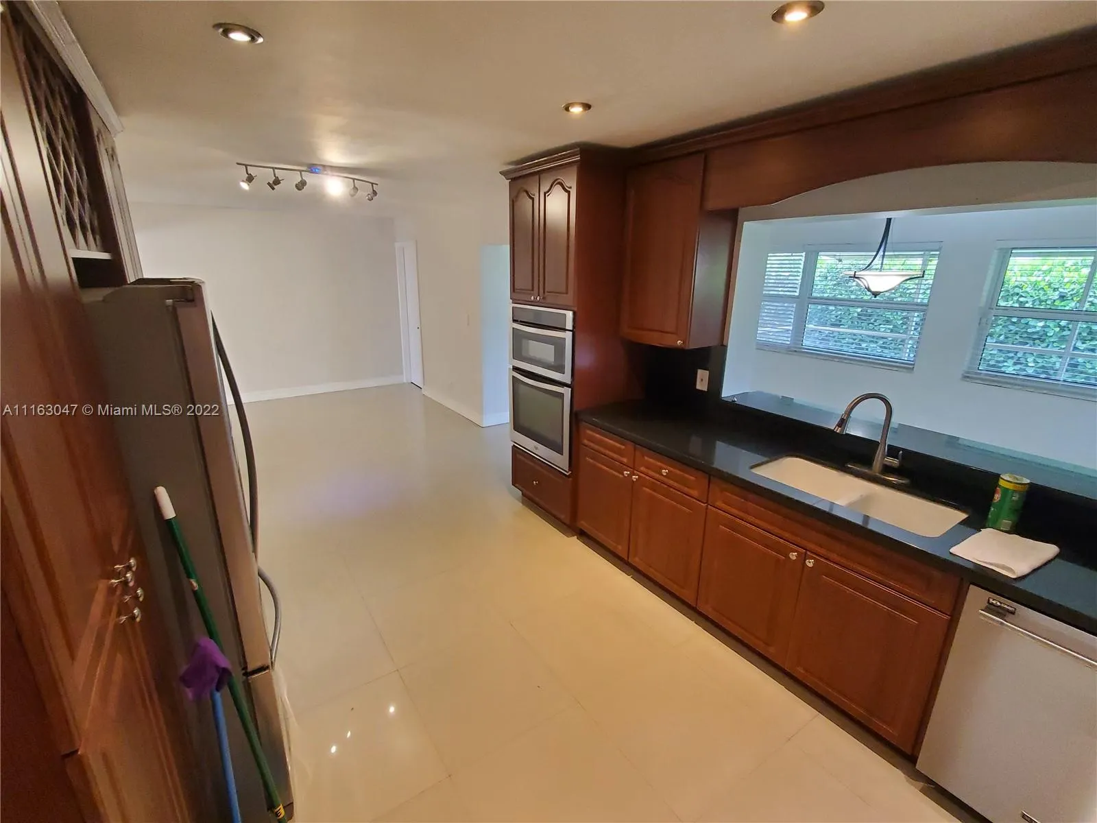 9430 NW 18th St, Pembroke Pines FL 33024