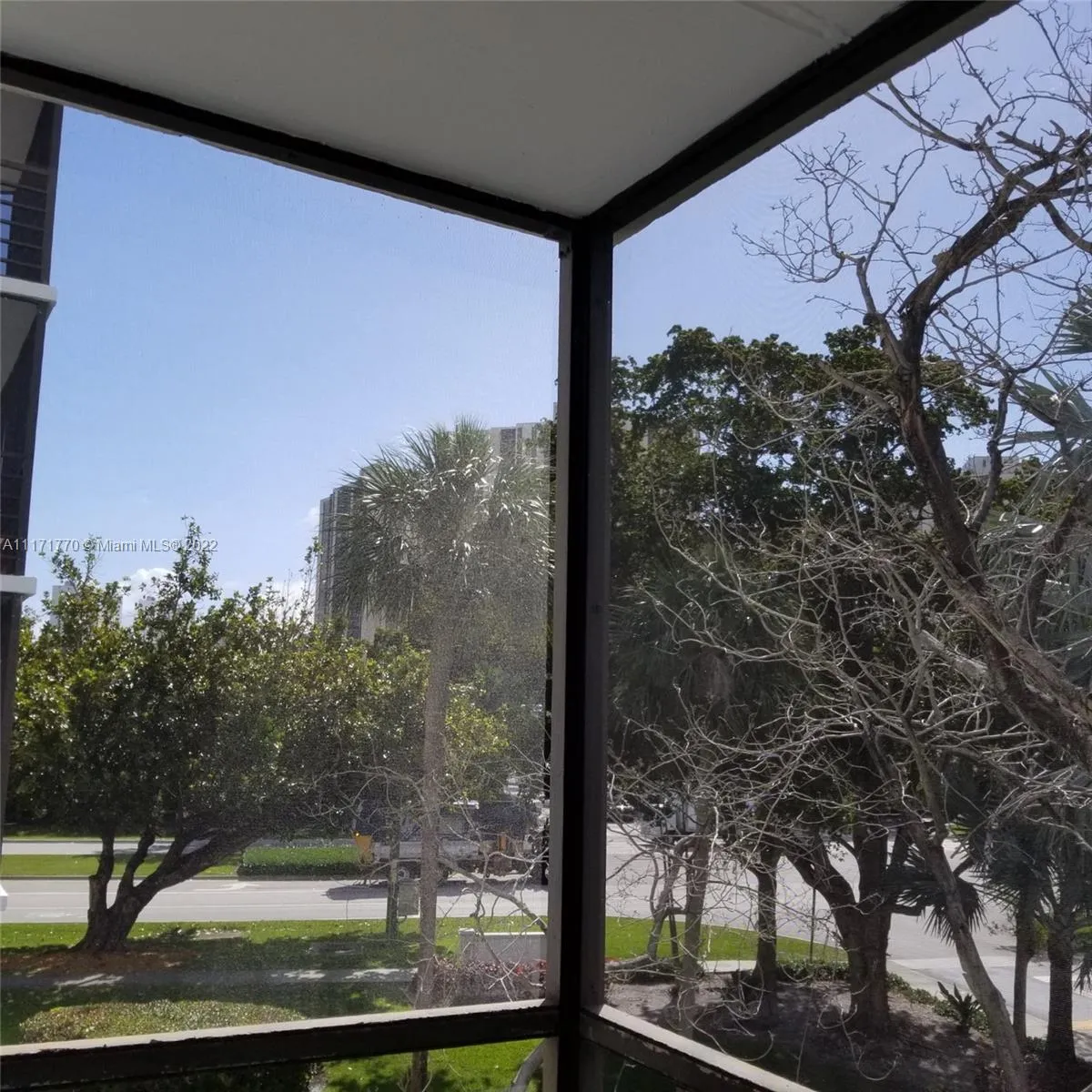 2 bedroom 2 bath for sale at 20400 W Country Club Dr # 301, Aventura FL 33180