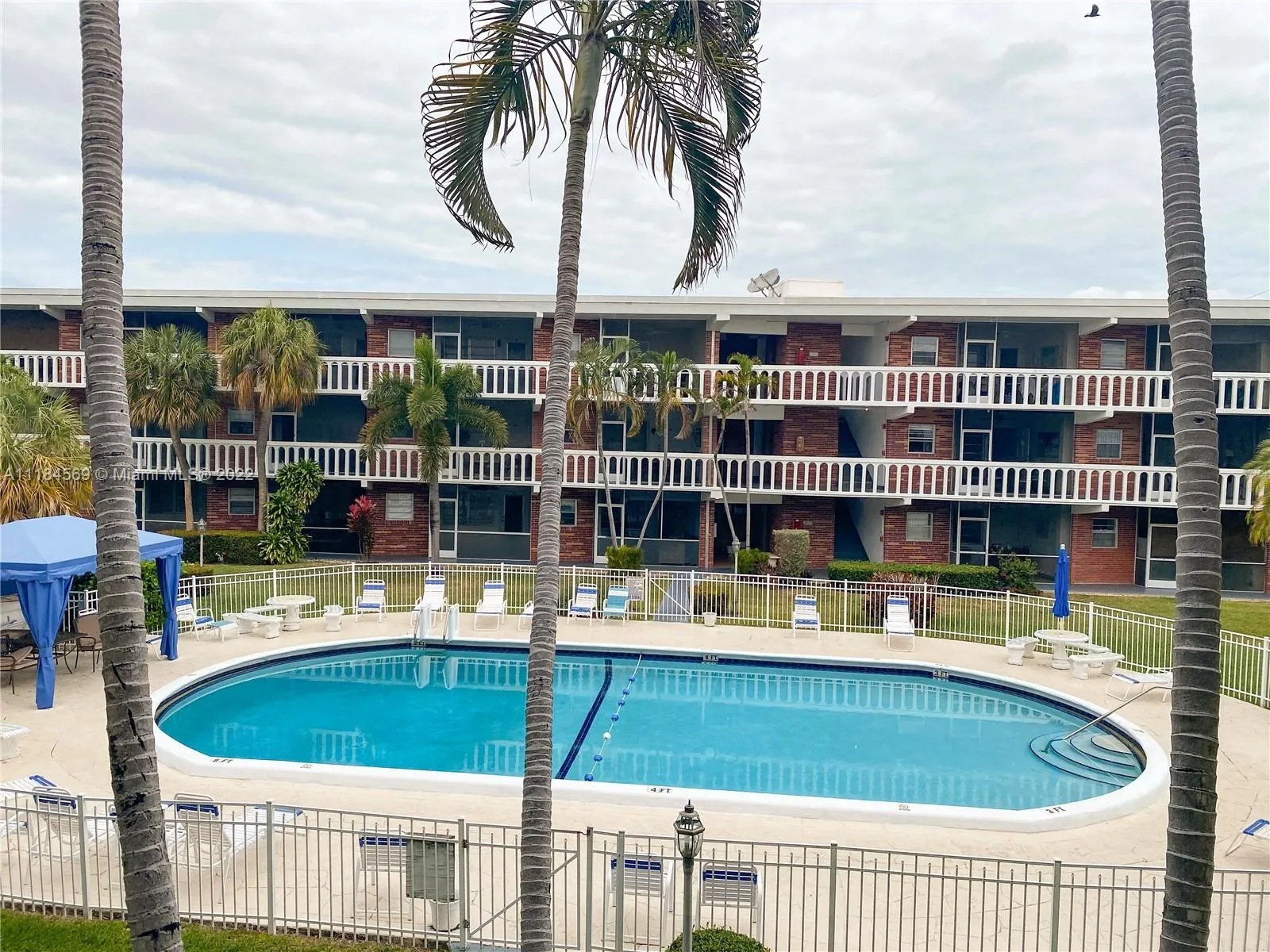 1 bedroom 1 bath for sale at 181 NE 14th Ave # 22B, Hallandale Beach FL 33009