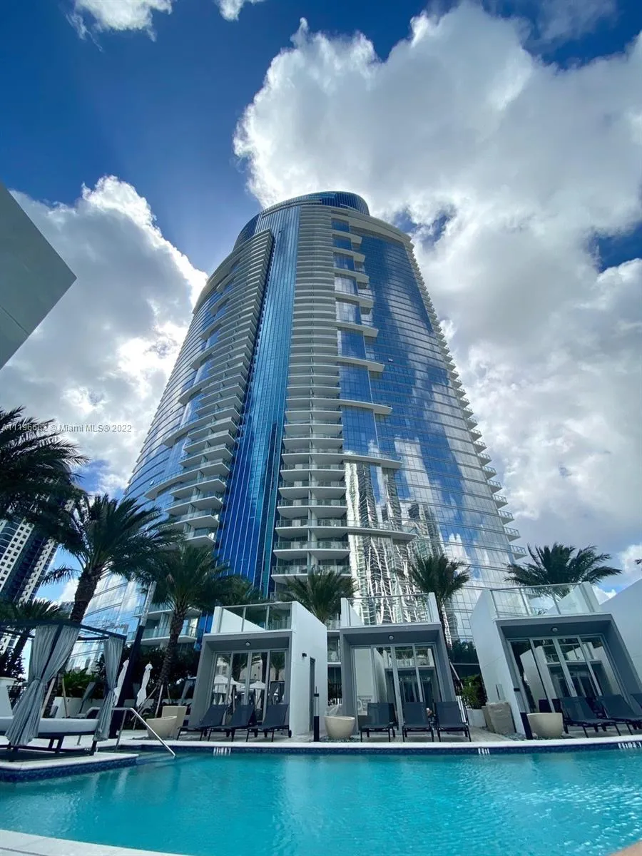 2 bedroom 3 bath for sale at 851 NE 1st Ave # 3707, Miami FL 33132