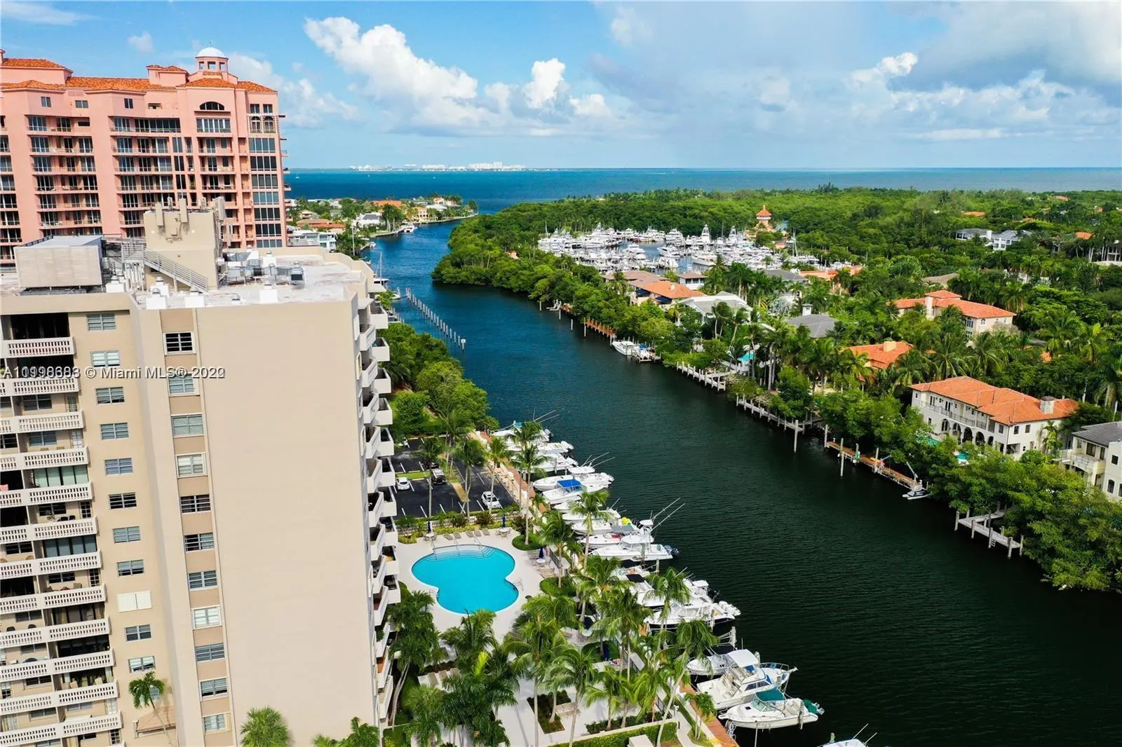 1 bedroom 1 bath for sale at 90 Edgewater Dr # 512, Coral Gables FL 33133