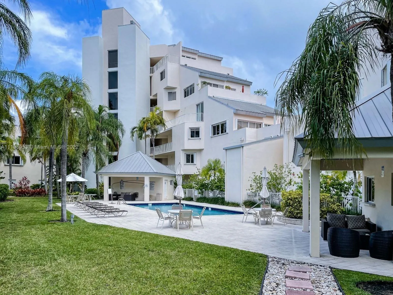 50 Ocean Lane Dr # 101, Key Biscayne FL 33149