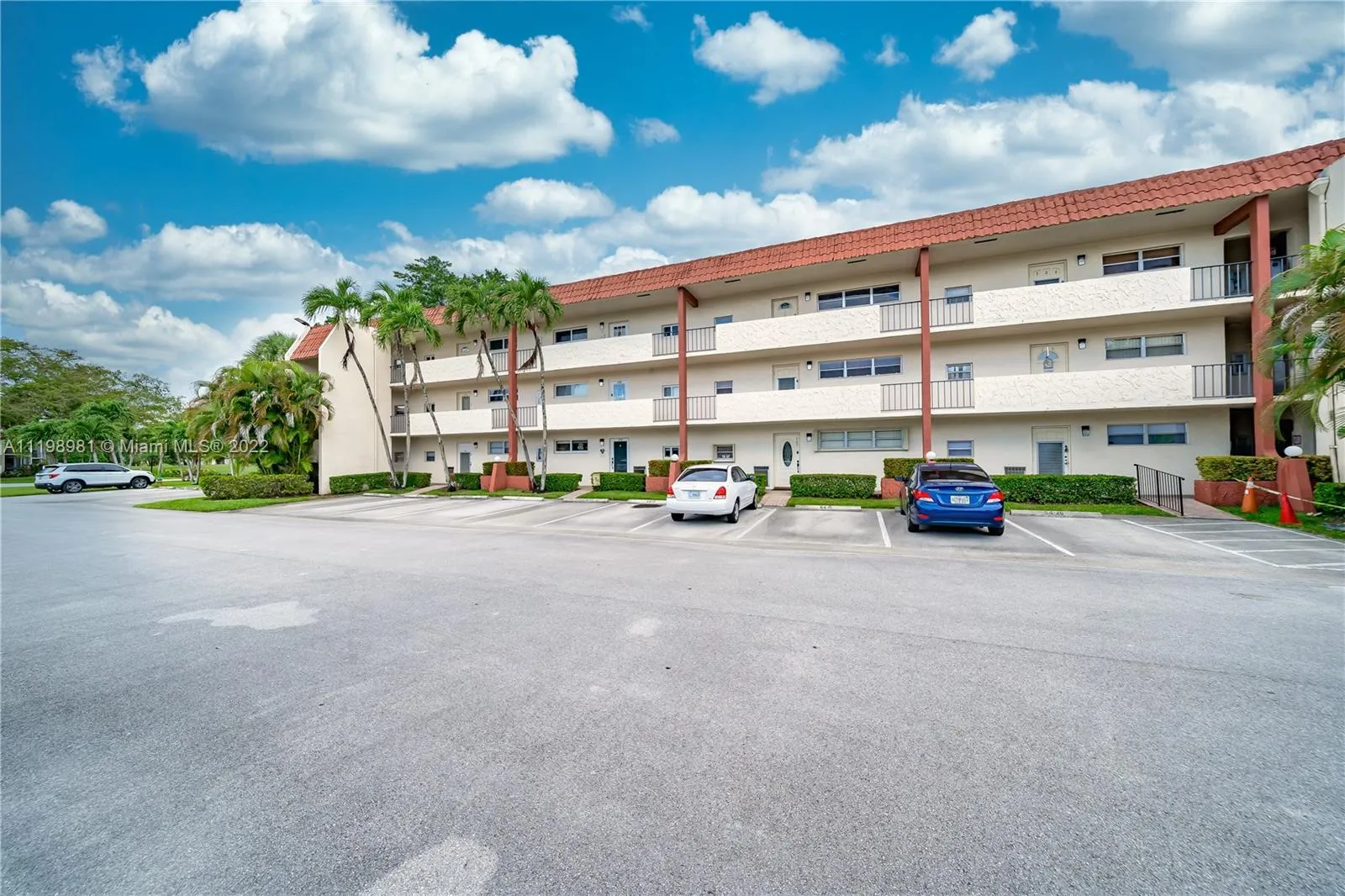 300 S Hollybrook Dr # 310, Pembroke Pines FL 33025