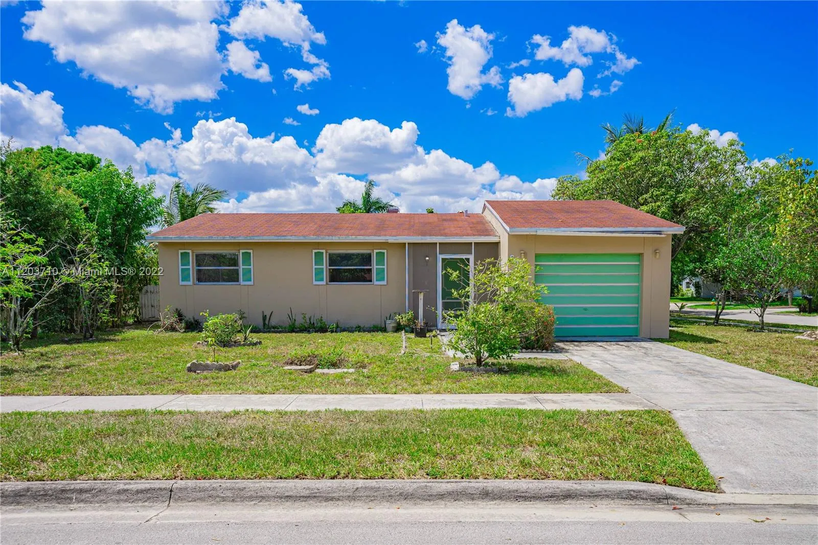 5 bedroom 2 bath for sale at 6990 SW 1st St, Margate FL 33068