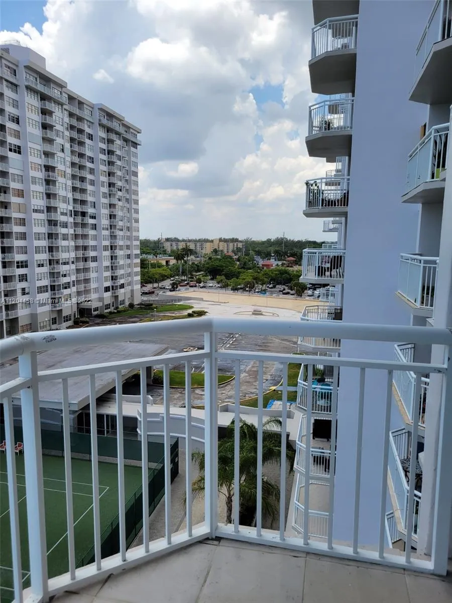 18071 Biscayne Blvd # 803, Aventura FL 33160