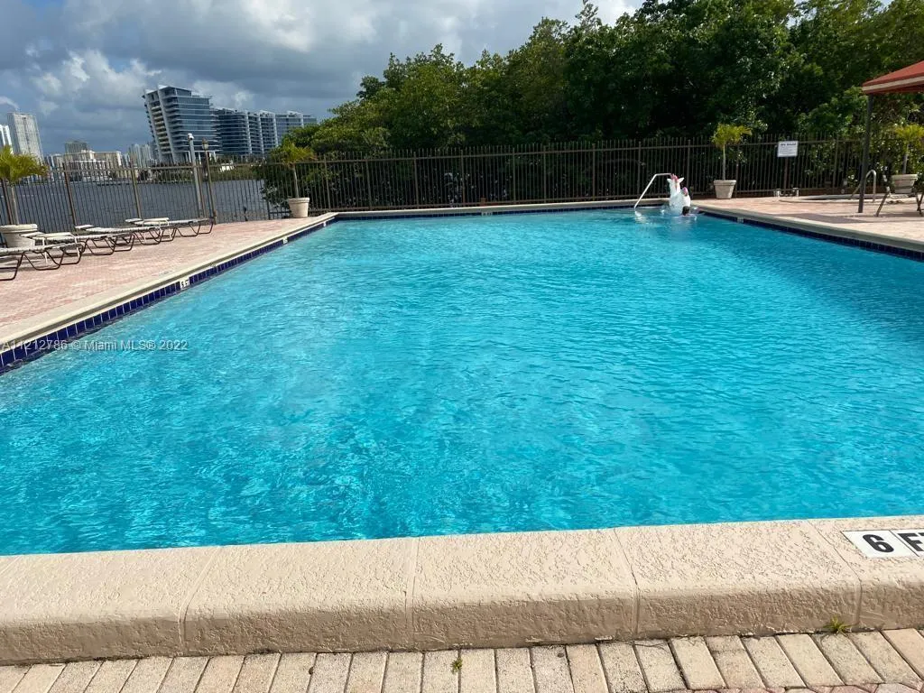 3350 NE 192nd St # B, Aventura FL 33180