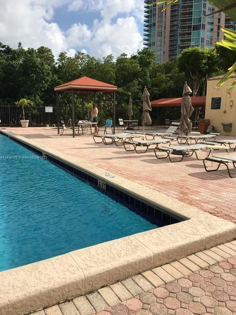 3350 NE 192nd St # B, Aventura FL 33180