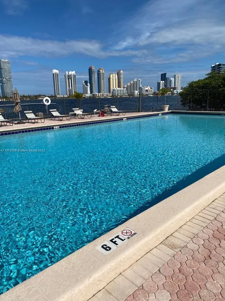 3350 NE 192nd St # B, Aventura FL 33180