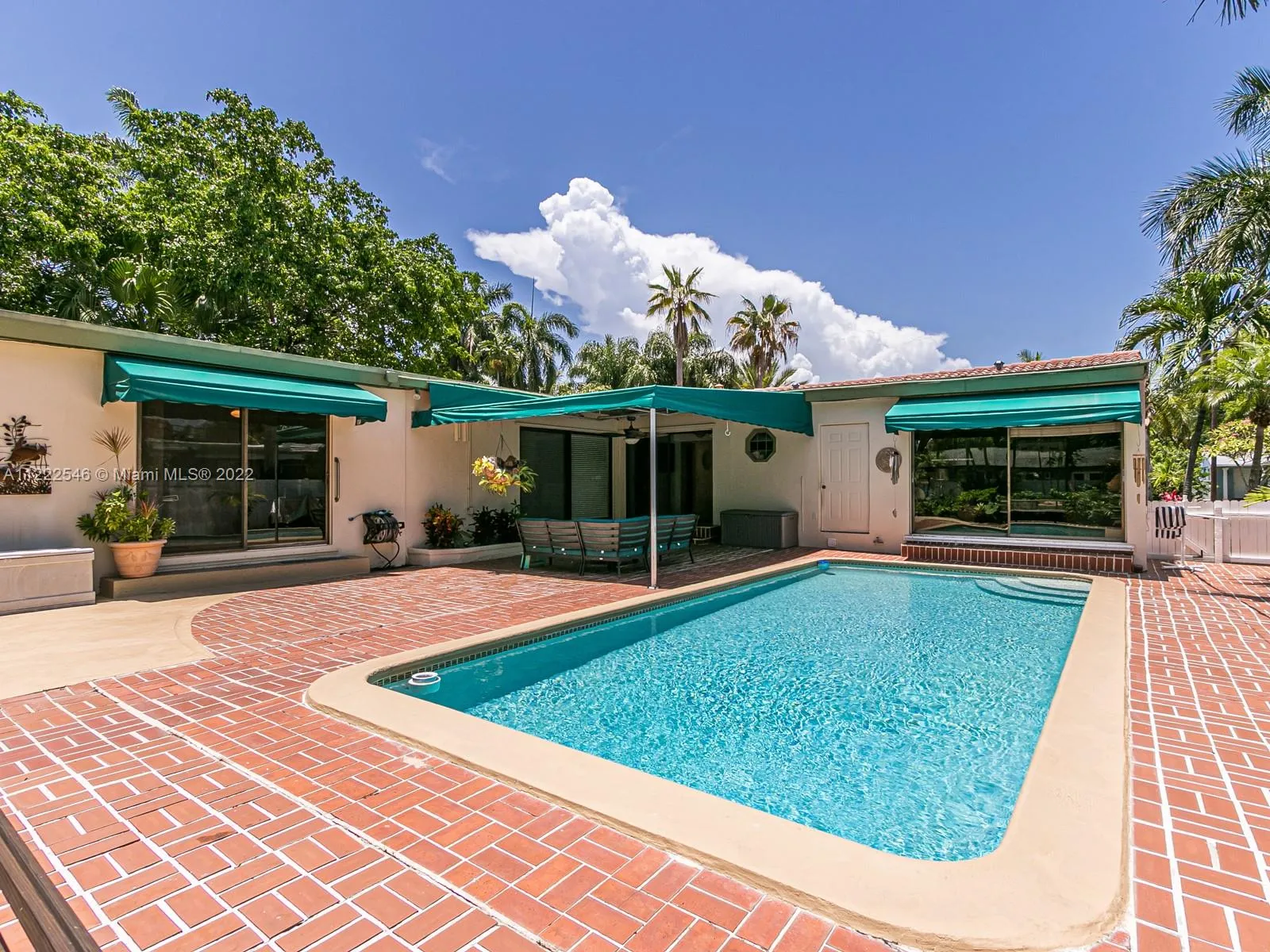 5 bedroom 4 bath for sale at 1516 Wiley St, Hollywood FL 33020