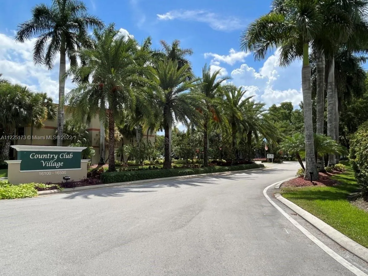 16475 Golf Club Rd # 202, Weston FL 33326