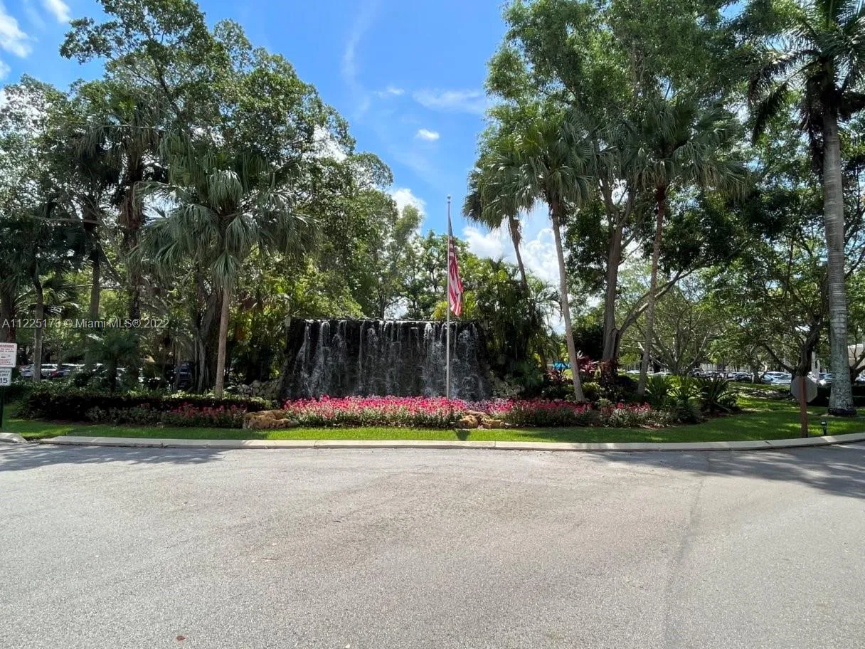 16475 Golf Club Rd # 202, Weston FL 33326