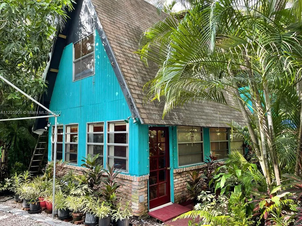 4160 Lybyer Ave, Miami FL 33133