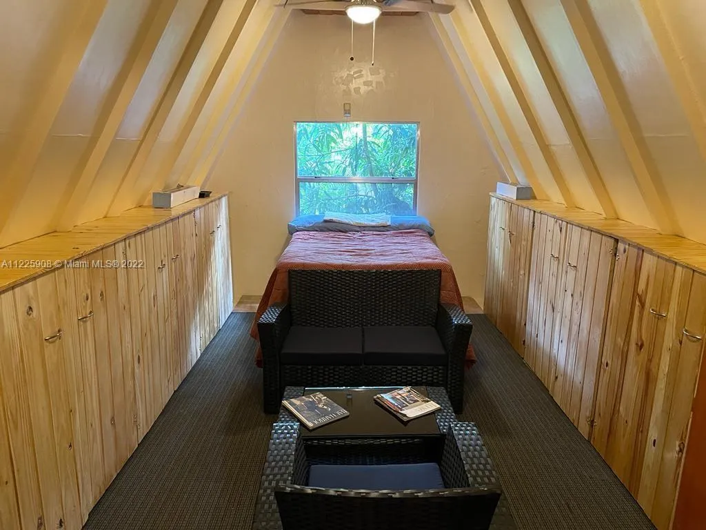 4160 Lybyer Ave, Miami FL 33133