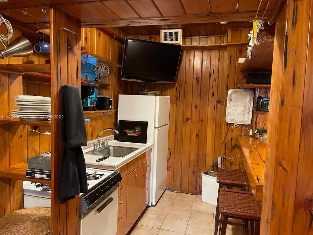 4160 Lybyer Ave, Miami FL 33133