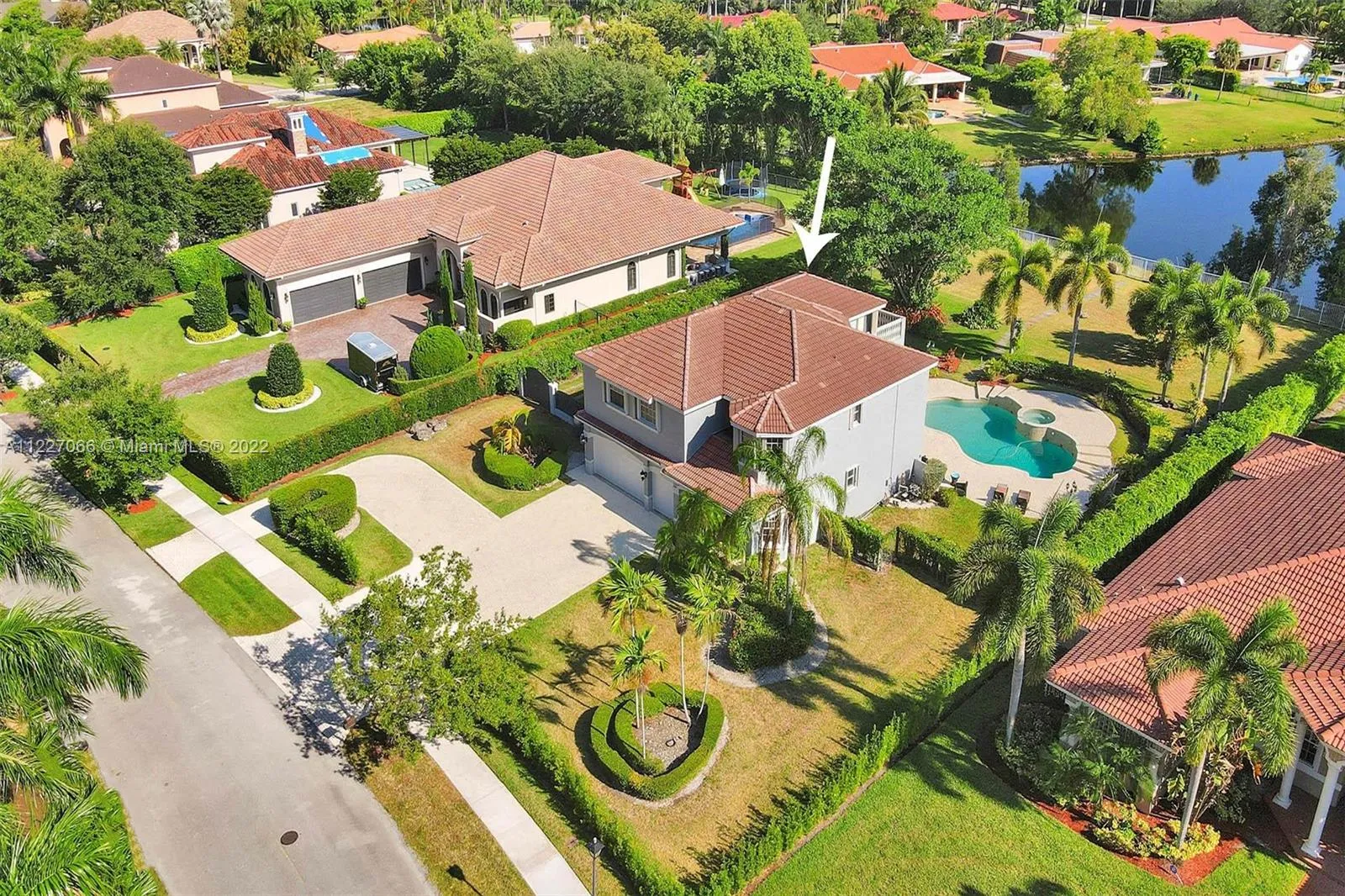 5 bedroom 4 bath for sale at 721 Ranch Rd, Weston FL 33326