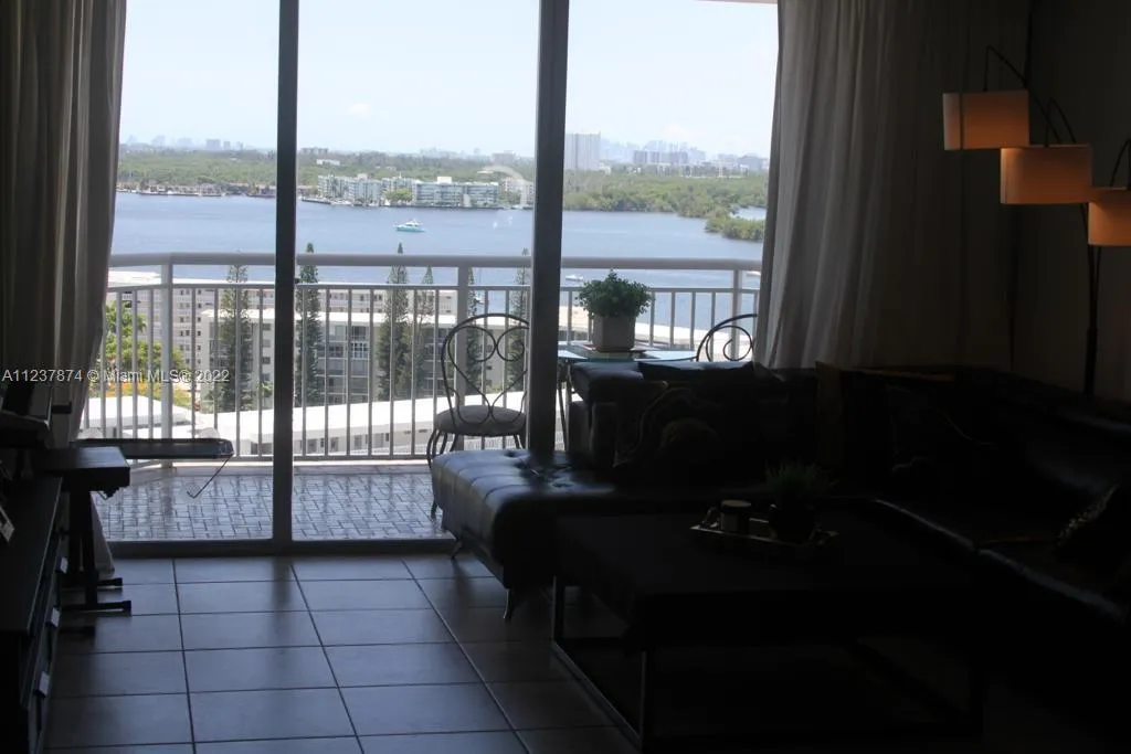 2 bedroom 2 bath for sale at 18041 Biscayne Blvd # 1701, Aventura FL 33160