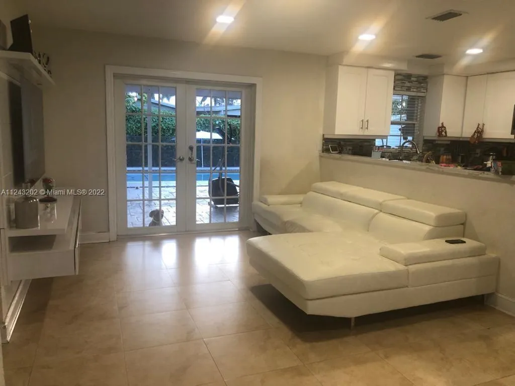 5920 SW 116th Ave, Miami FL 33173