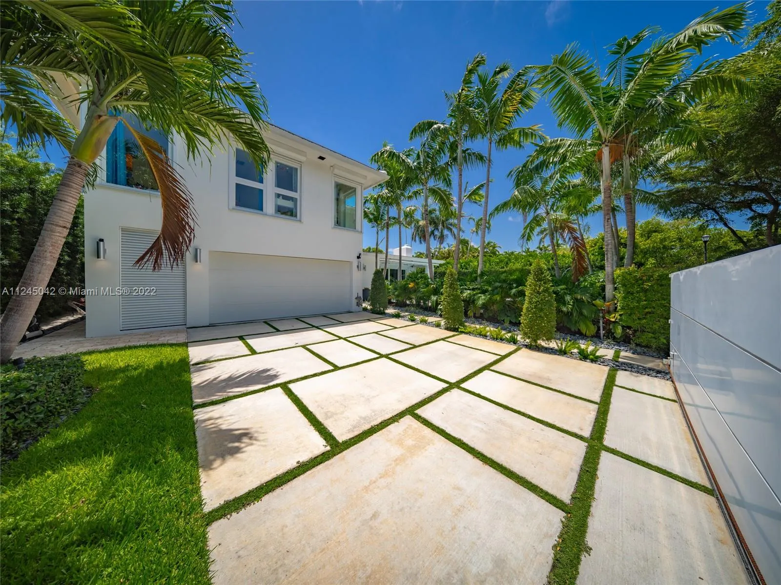 4365 N Bay Rd, Miami Beach FL 33140