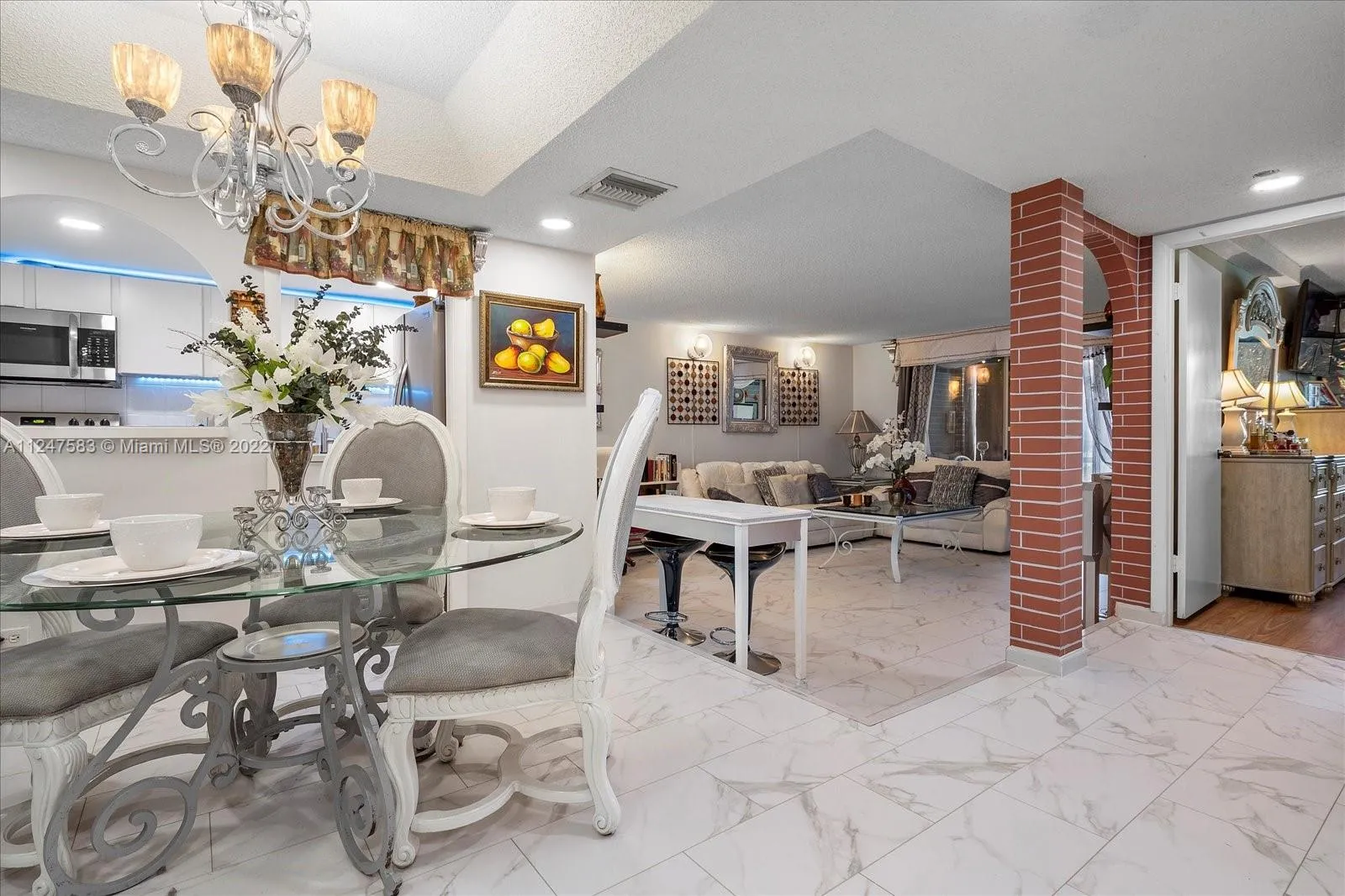 3660 Inverrary Dr # 1S, Lauderhill FL 33319