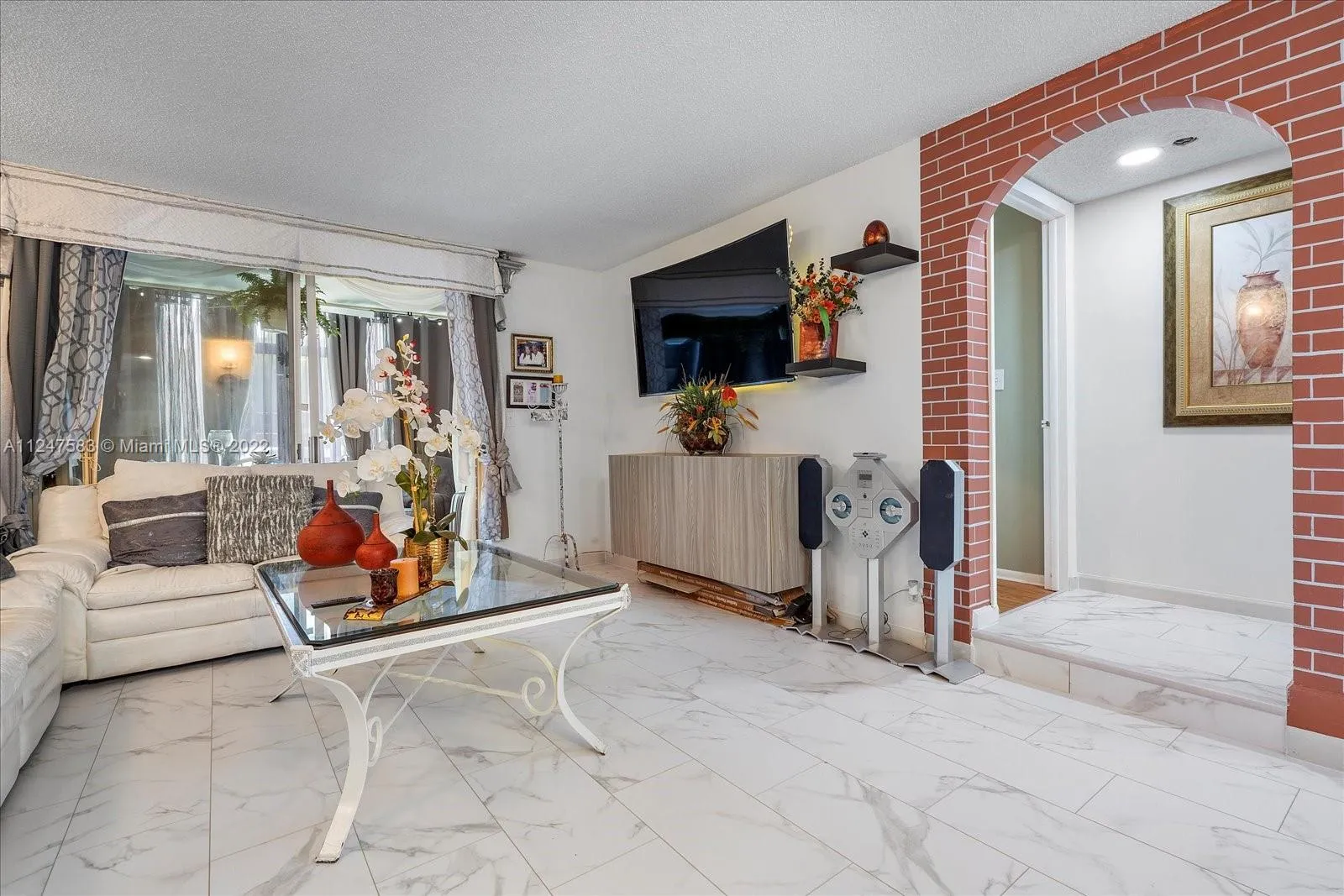 3660 Inverrary Dr # 1S, Lauderhill FL 33319