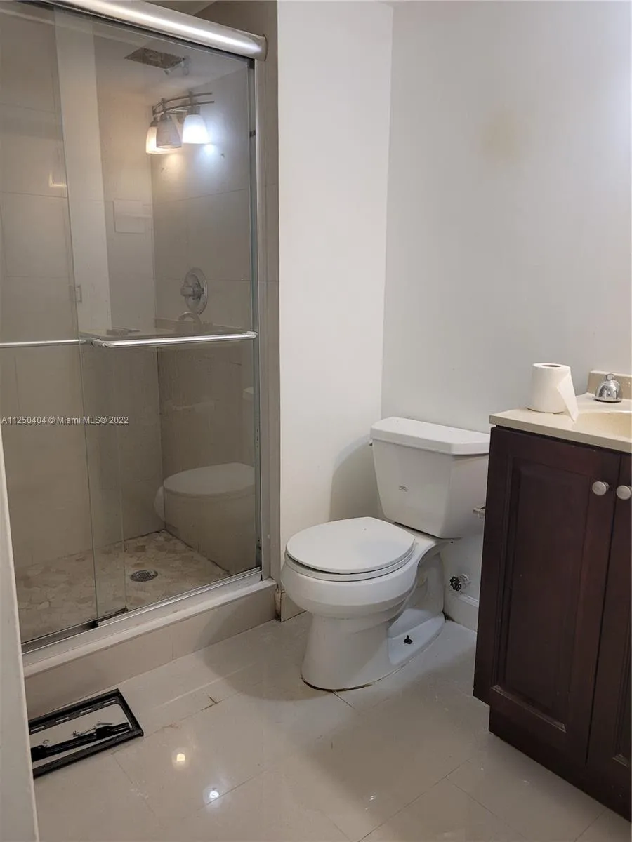 2 bedroom 2 bath for sale at 286 Racquet Club Rd # 105, Weston FL 33326