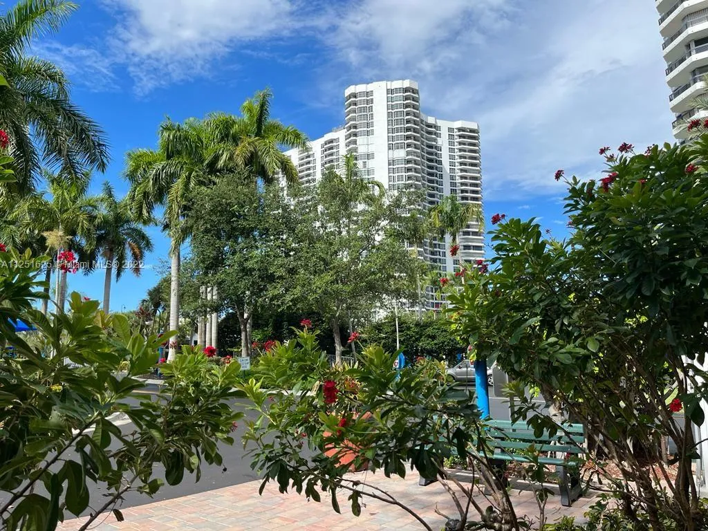 3530 Mystic Pointe Dr # 213, Aventura FL 33180